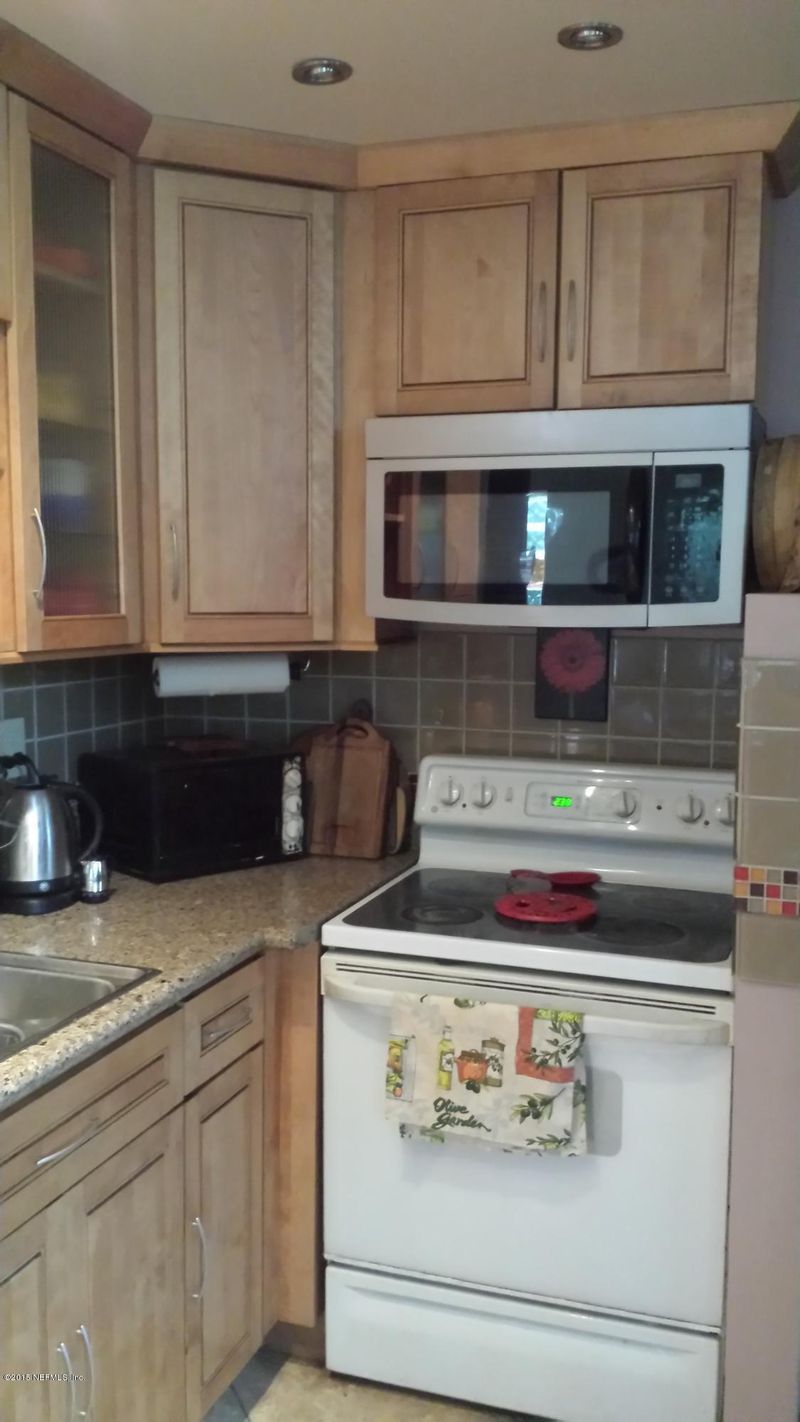 2412 Gardenia Ave, Middleburg, FL 32068