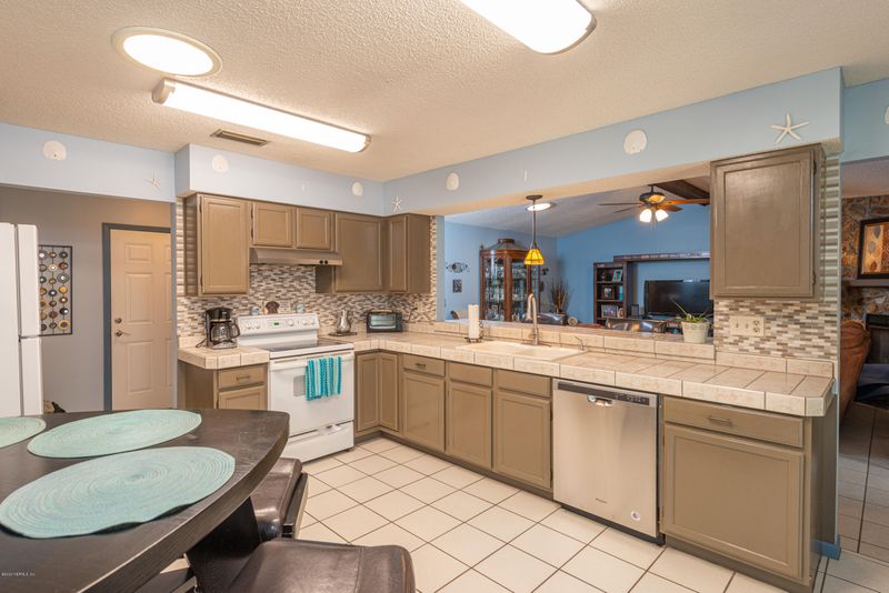 242 Jasmine Rd, St Augustine, FL 32086