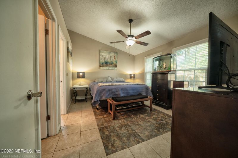 2420 Spring Vale Rd, Jacksonville, FL 32246