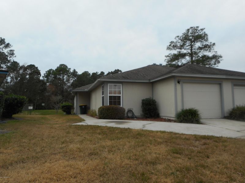 2422 Ironstone Dr W, Jacksonville, FL 32246