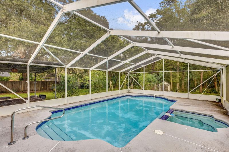 2425 Peach Dr, Jacksonville, FL 32246