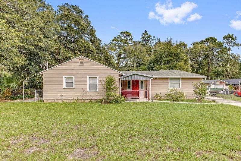 2425 Peach Dr, Jacksonville, FL 32246