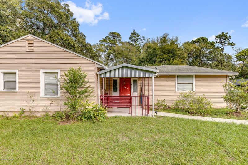 2425 Peach Dr, Jacksonville, FL 32246