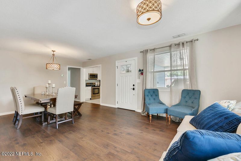 2425 Una Dr, Jacksonville, FL 32216