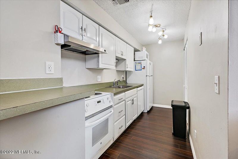 2427 Whispering Woods Blvd #1, Jacksonville, FL 32246
