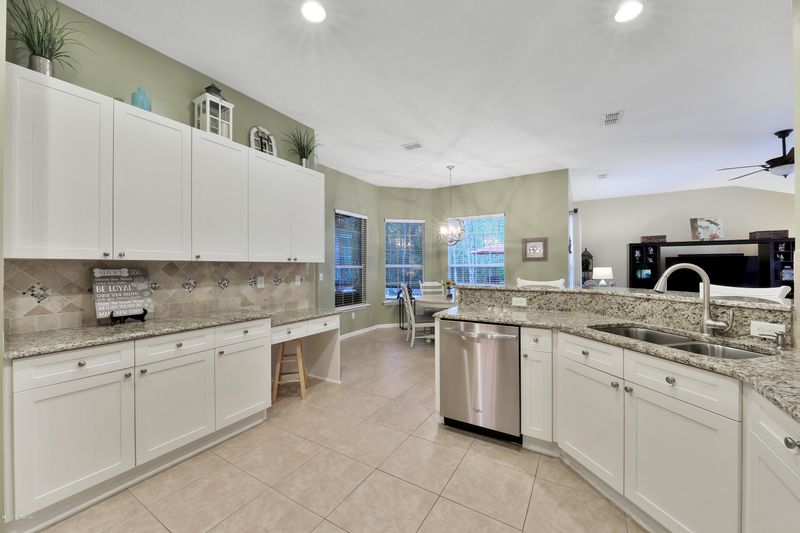 2432 Country Side Dr, Fleming Island, FL 32003