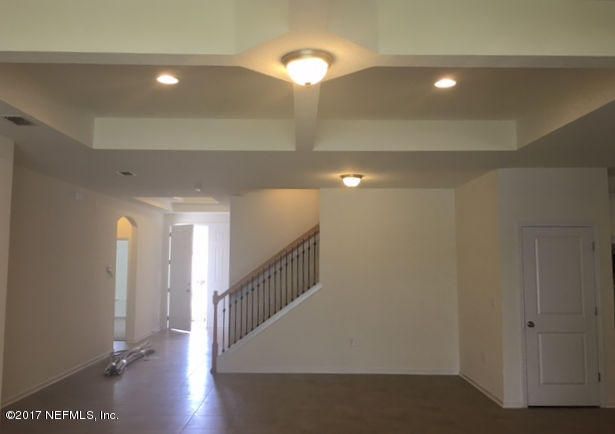 2439 Club Lake Dr, Orange Park, FL 32003