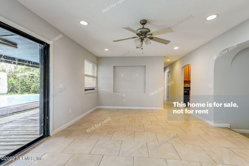 2440 Una Dr, Jacksonville, FL 32216