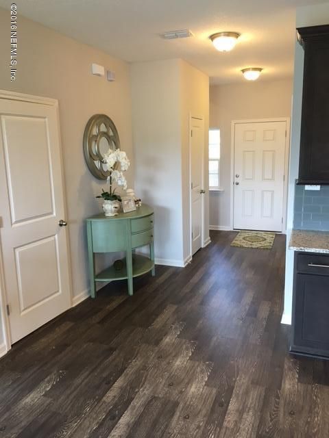 2453 Caney Oaks Dr E, Jacksonville, FL 32218