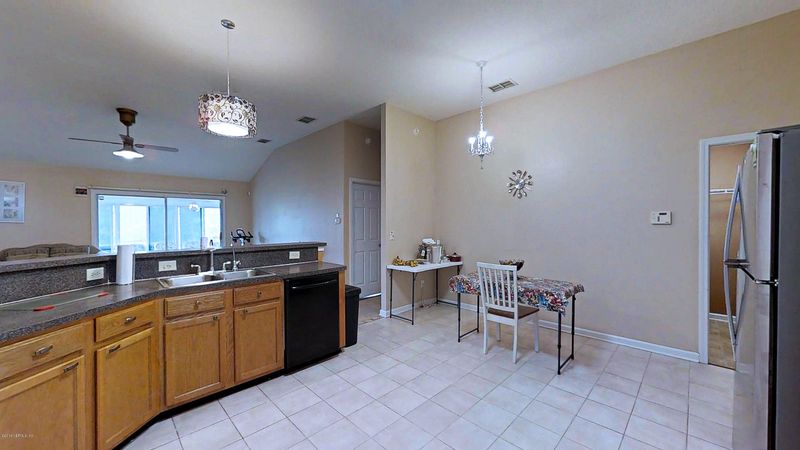 2458 Bentshire Dr, Jacksonville, FL 32246