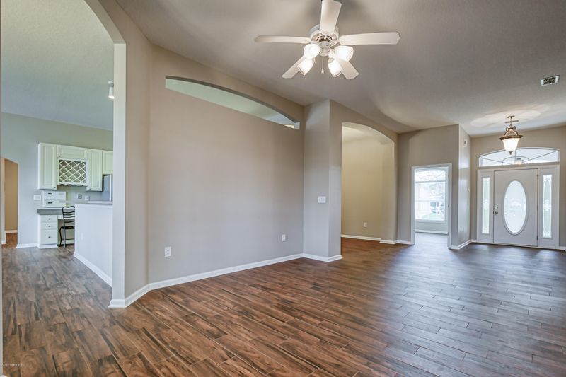 2460 Cedar Trace Dr E, Jacksonville, FL 32246