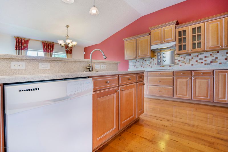 2484 Tanner Lake Ct, Jacksonville, FL 32221