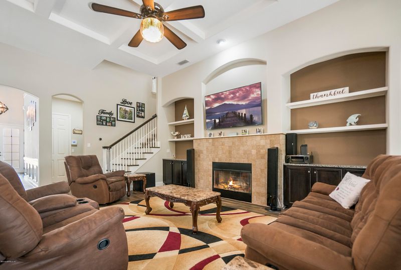 249 Tate Ln, St Johns, FL 32259