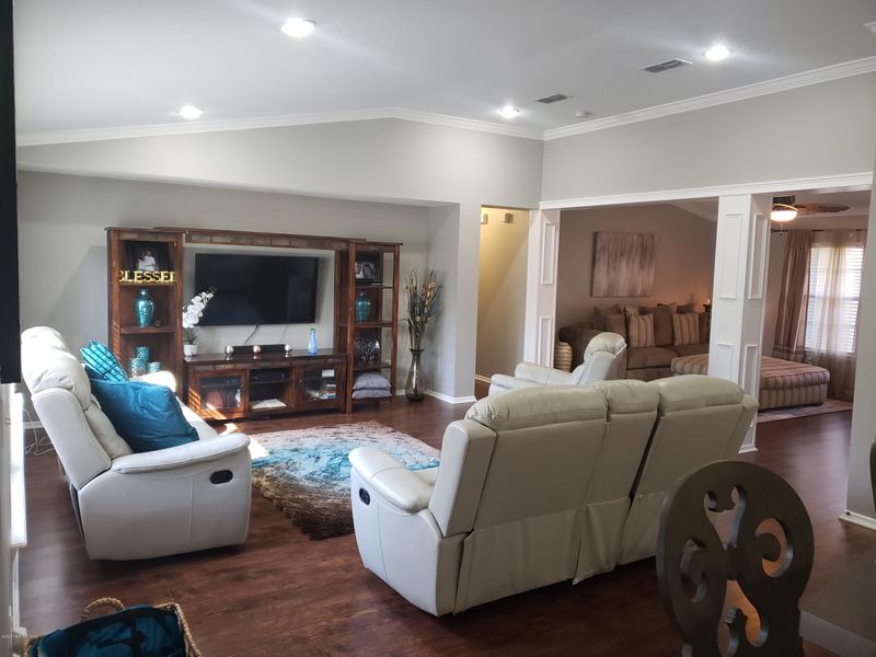 2502 Eisner Dr, Jacksonville, FL 32218
