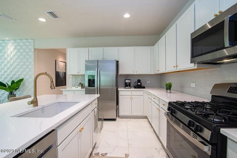 252 Little Bear Rn, St Johns, FL 32259