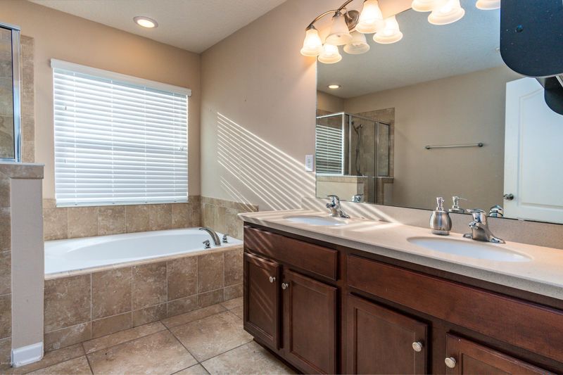 2533 Sir Galahad Dr, Jacksonville, FL 32254