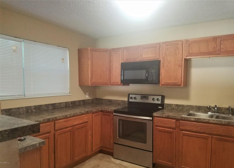 2537 Red Robin Dr E, Jacksonville, FL 32210