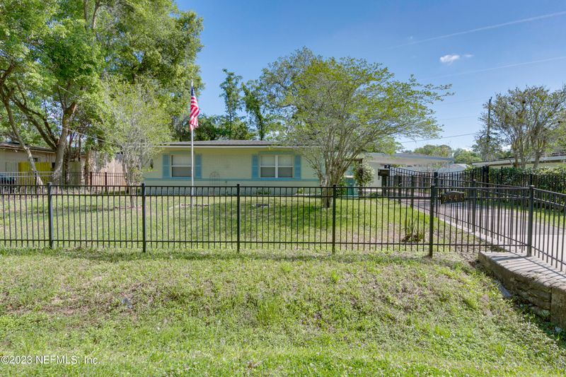 2545 Nicholas Cir E, Jacksonville, FL 32207