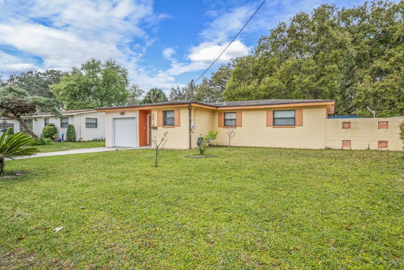 2546 Una Dr, Jacksonville, FL 32216