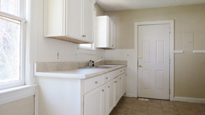 256 54th St W, Jacksonville, FL 32208