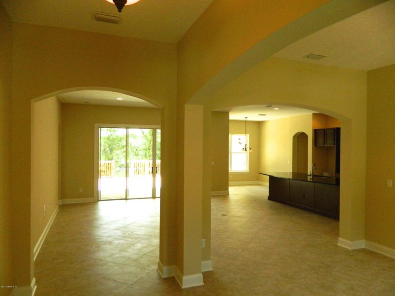 2570 Cauley Ln, Jacksonville, FL 32218