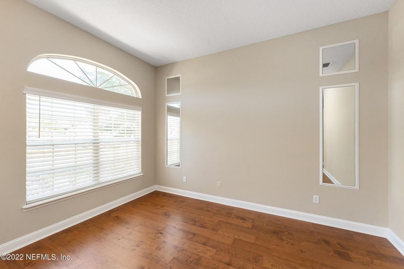 258 Sanwick Dr, Jacksonville, FL 32218