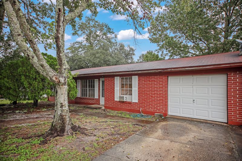 2581 Spring Lake Rd, Jacksonville, FL 32210