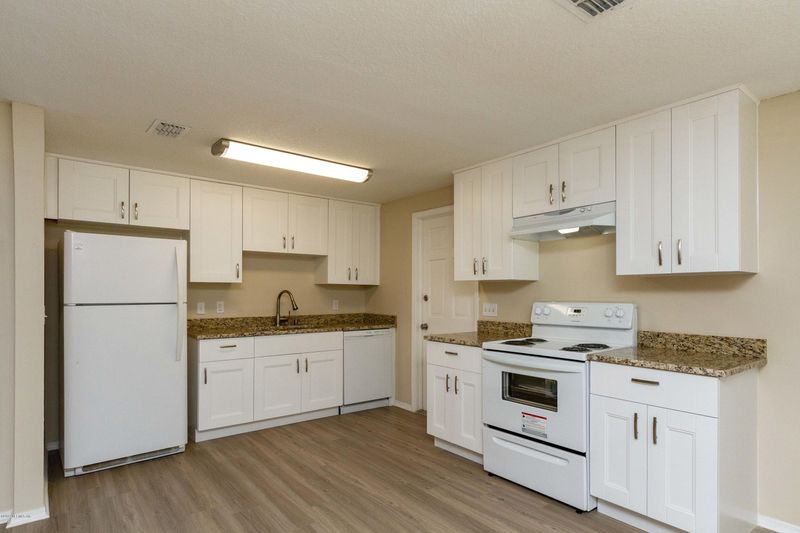 2618 Kenwood Dr E, Jacksonville, FL 32210