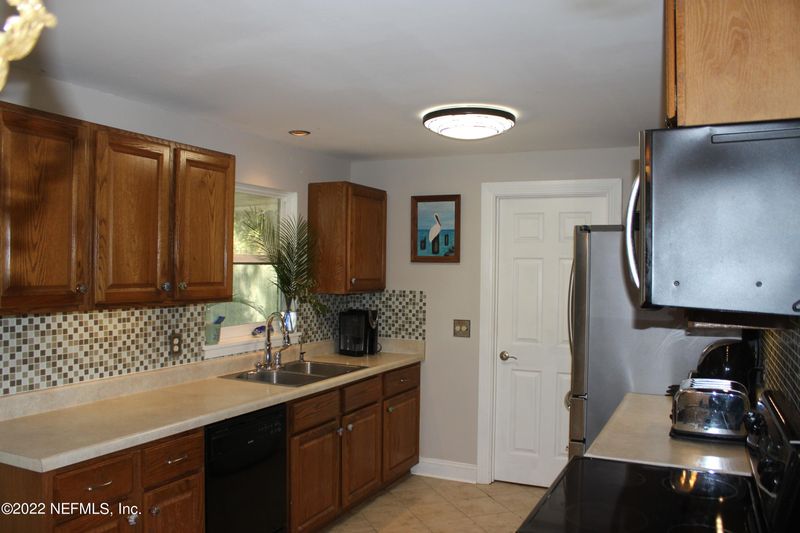 2620 Stern Dr, Jacksonville, FL 32233