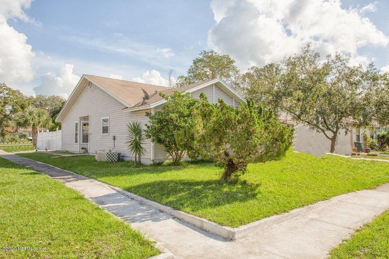 2625 Hidden Village Dr, Jacksonville, FL 32216