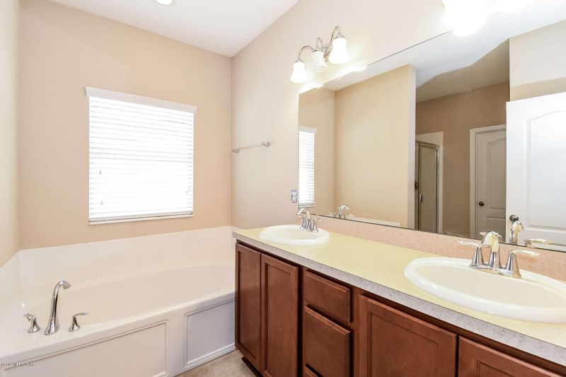 2631 Creekfront Dr, Green Cove Springs, FL 32043