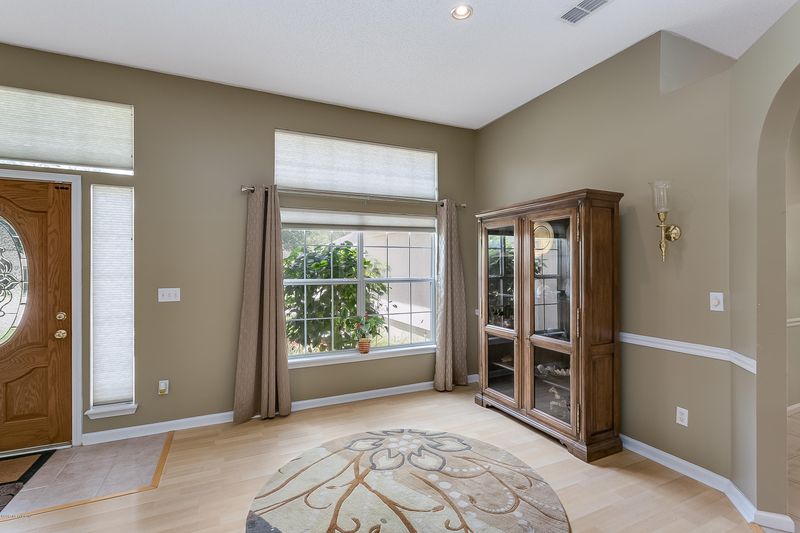 264 Maplewood Dr, St Johns, FL 32259
