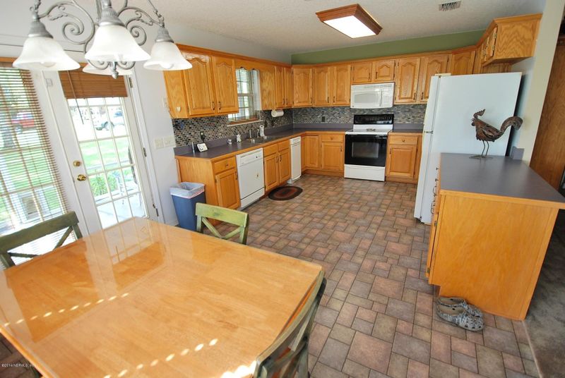 26458 Snake Rd, Hilliard, FL 32046