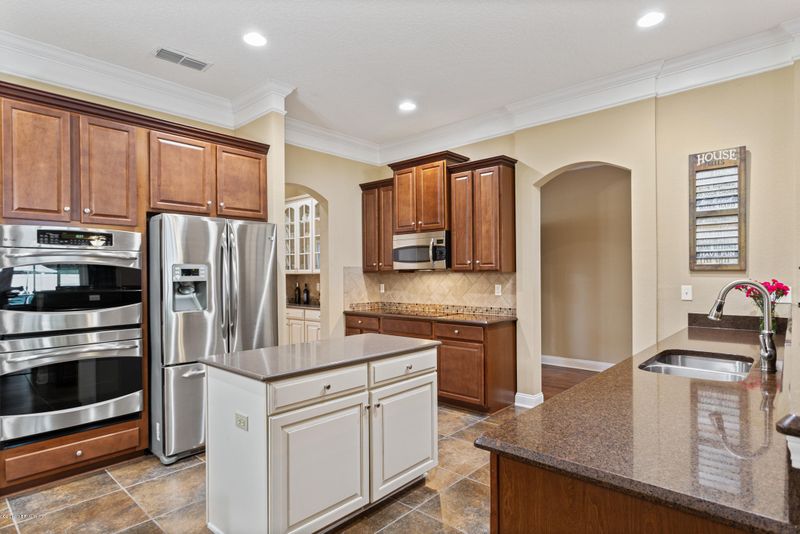 2646 Cody Dr, Jacksonville, FL 32223