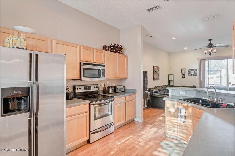 2647 Coachman Lakes Dr, Jacksonville, FL 32246