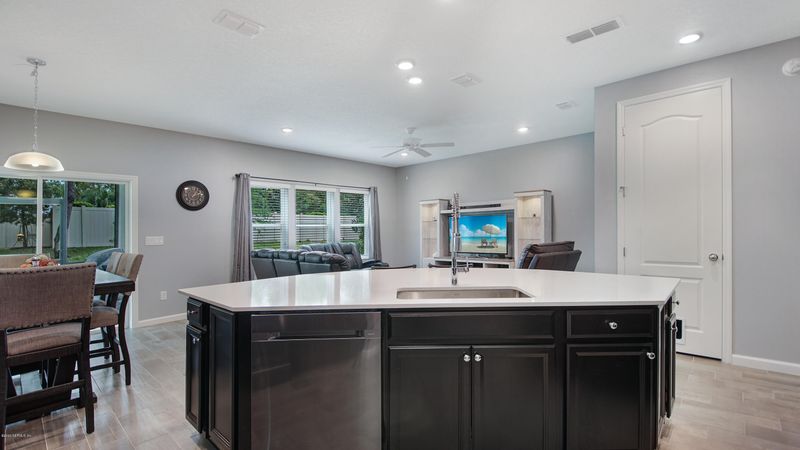 2648 Caroline Hills Dr, Jacksonville, FL 32225