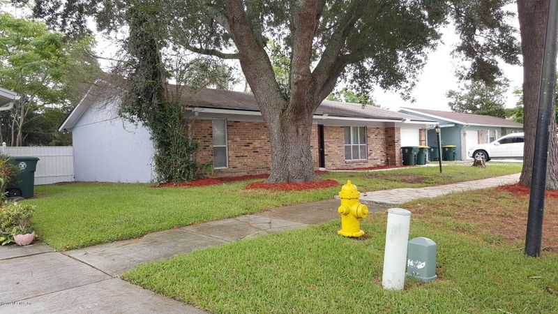 2665 Grampian Dr W, Jacksonville, FL 32216