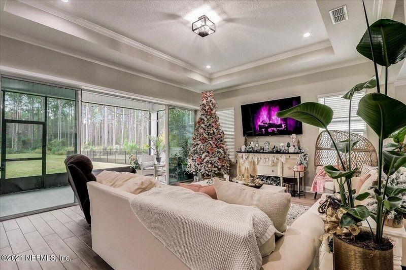 267 Queen Victoria Ave, St Johns, FL 32259