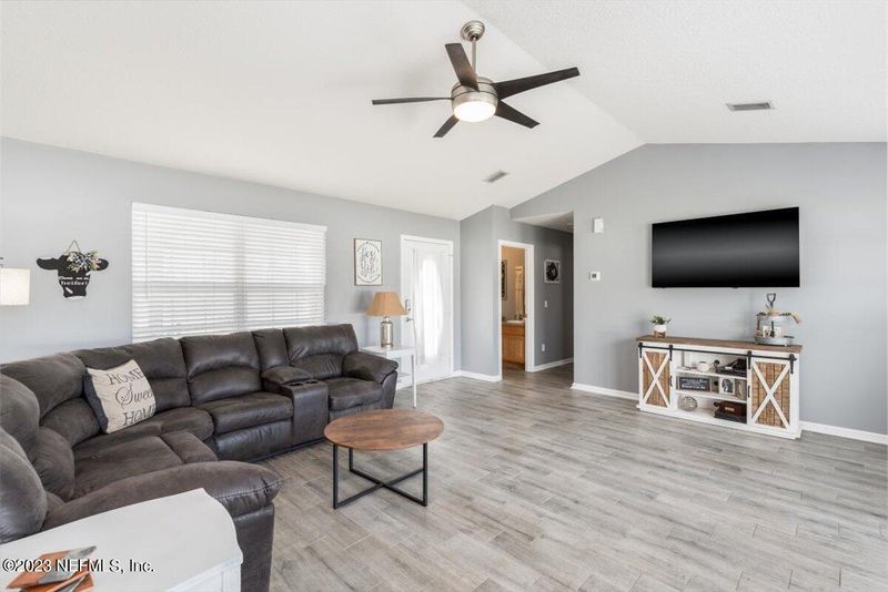 27150 W 10th Ave, Hilliard, FL 32046