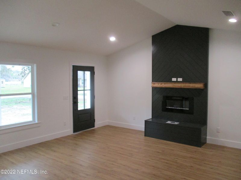 27175 New Front St, Hilliard, FL 32046