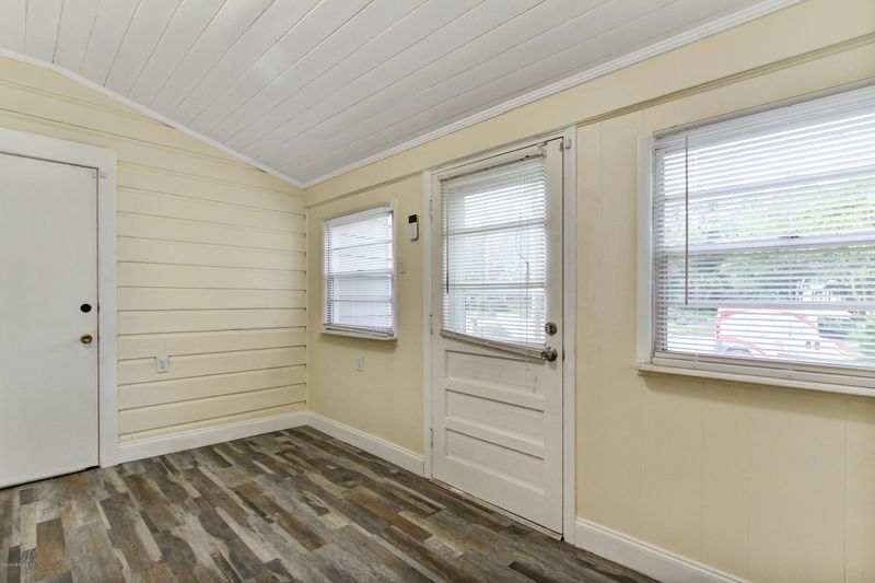 2720 Spring Park Rd, Jacksonville, FL 32207