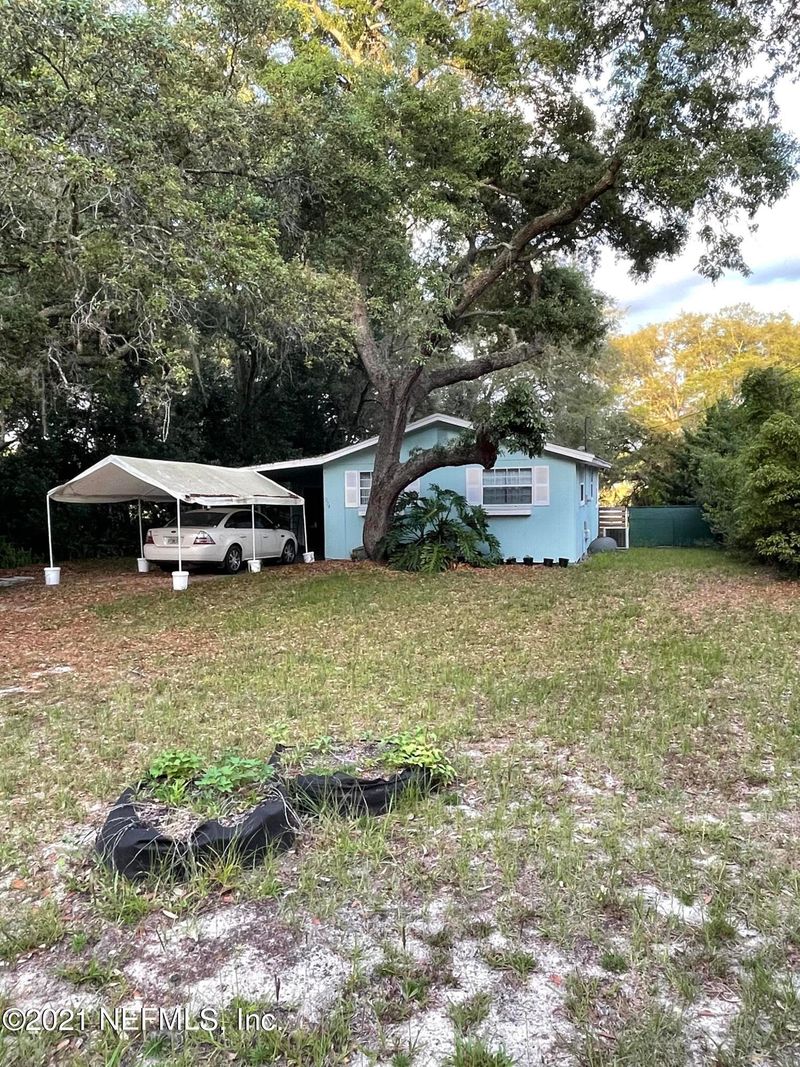 274 Swan Lake Dr, Melrose, FL 32666