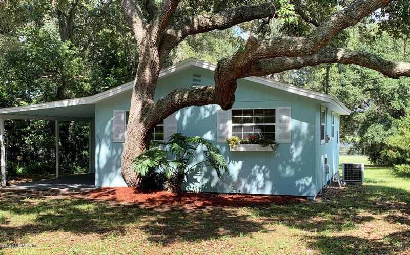 274 Swan Lake Rd, Melrose, FL 32666