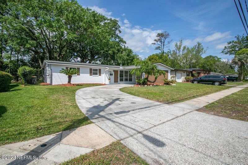 2746 Sam Rd, Jacksonville, FL 32216