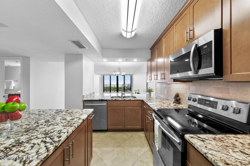 275 1st St S #202, Jacksonville Beach, FL 32250