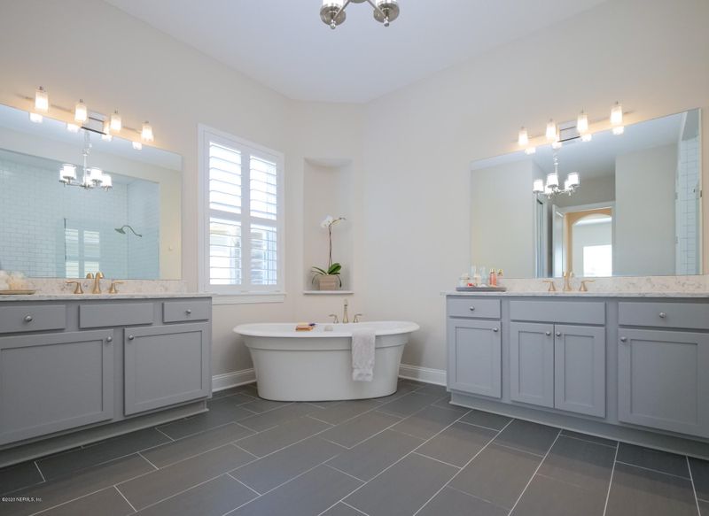275 Manor Ln, St Johns, FL 32259
