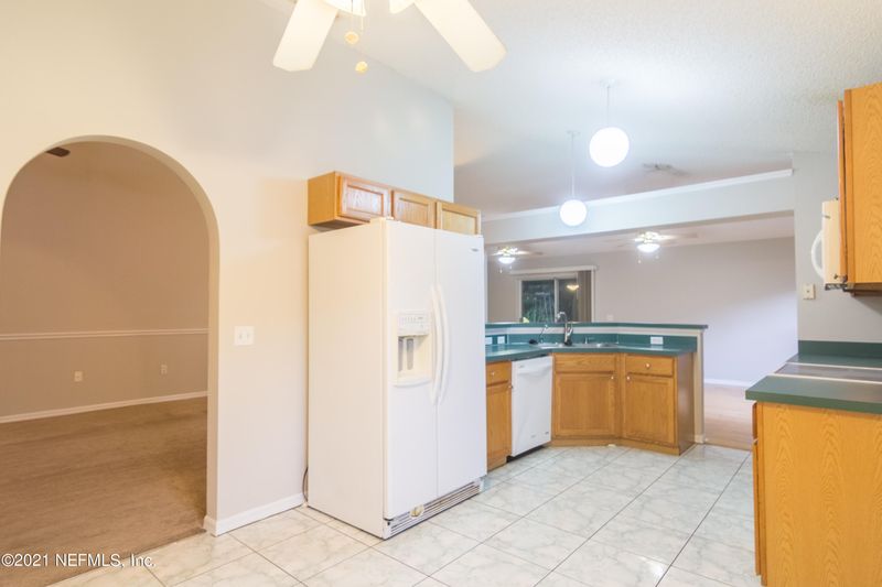 2757 Lantana Lakes Dr E, Jacksonville, FL 32246