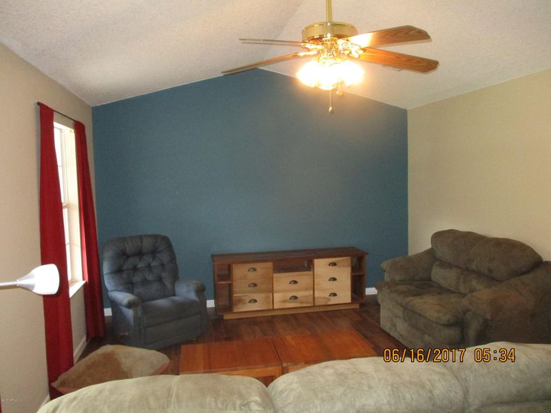 27636 Minnesota St, Hilliard, FL 32046