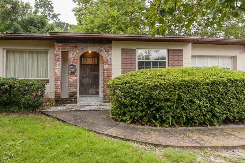 2764 Rainbow Cir N, Jacksonville, FL 32217