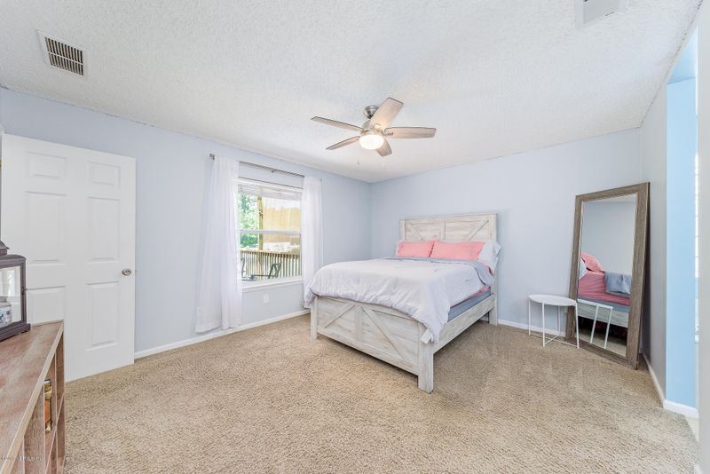 2786 Coachman Lakes Dr, Jacksonville, FL 32246